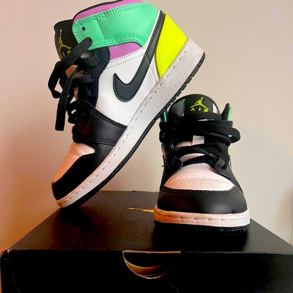 Authentic Nike Jordan 1’s mid pastel